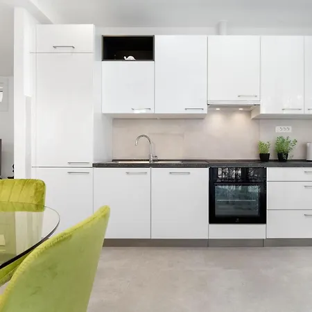 Amadeo Apartment Split