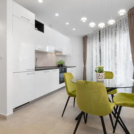 Amadeo Apartment *
