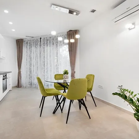 Amadeo Apartment