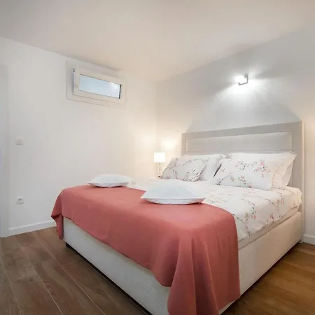 Amadeo Apartment